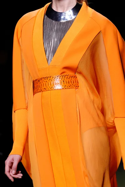 Look 11